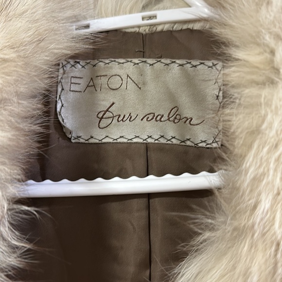 Stunning Fur Coat perfect condition Eaton - Picture 2 of 3